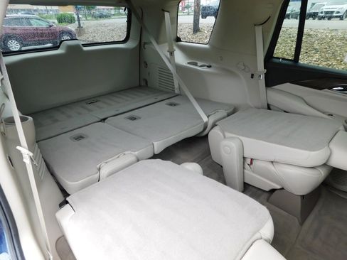 Used 2020 Cadillac Escalade Luxury w/ LPO, Radiant Package AWD/4WD image 32