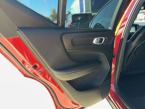 Used 2019 Volvo XC40 T5 R-Design image 16