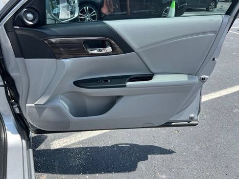 Used 2017 Honda Accord EX-L image 34