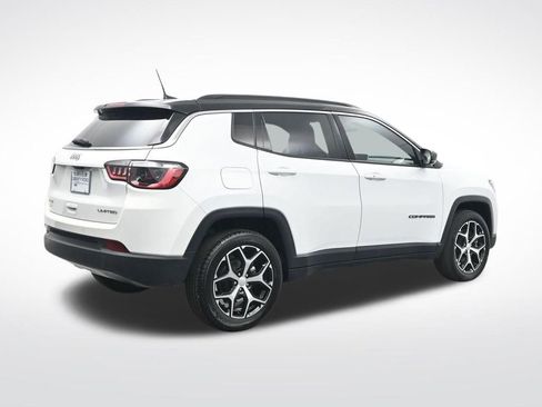 Used 2024 Jeep Compass Limited image 5