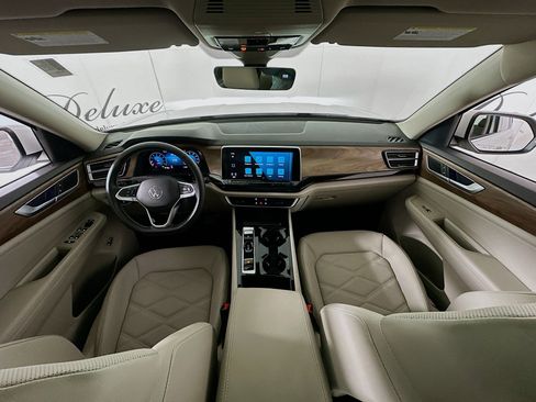 Used 2024 Volkswagen Atlas SE w/ Panoramic Sunroof Package image 21