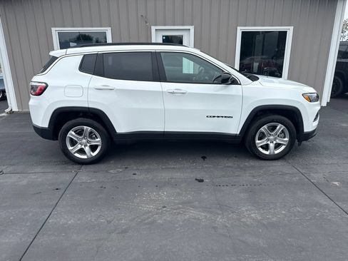 Used 2023 Jeep Compass Latitude w/ Convenience Group AWD/4WD image 2