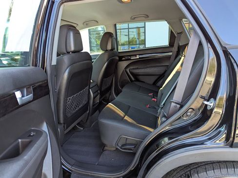 Used 2015 Kia Sorento LX FWD image 35