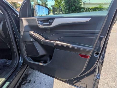 Used 2022 Ford Escape SE w/ Cold Weather Package AWD/4WD image 18