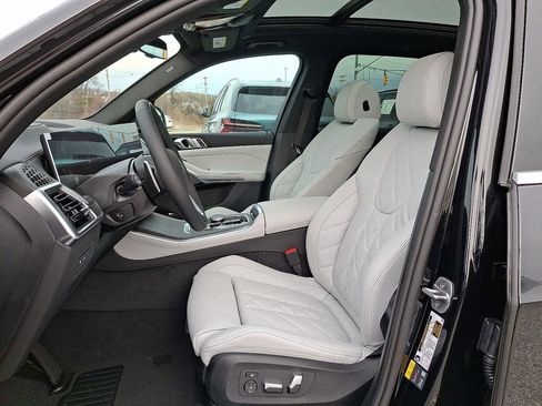 New 2026 BMW X5 xDrive50e w/ Premium Package image 10