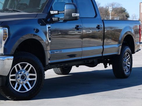 Used 2019 Ford F250 Lariat w/ FX4 Off-Road Package image 9