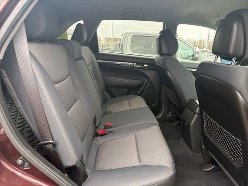 Used 2013 Kia Sorento LX image 36