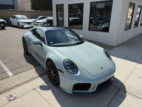 Used 2025 Porsche 911 Carrera RWD image 19