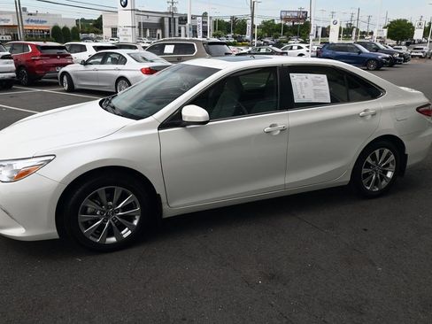 Used 2017 Toyota Camry XLE w/ Moonroof Package FWD image 17