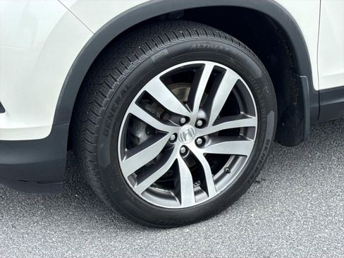 Used 2018 Honda Pilot Touring image 7