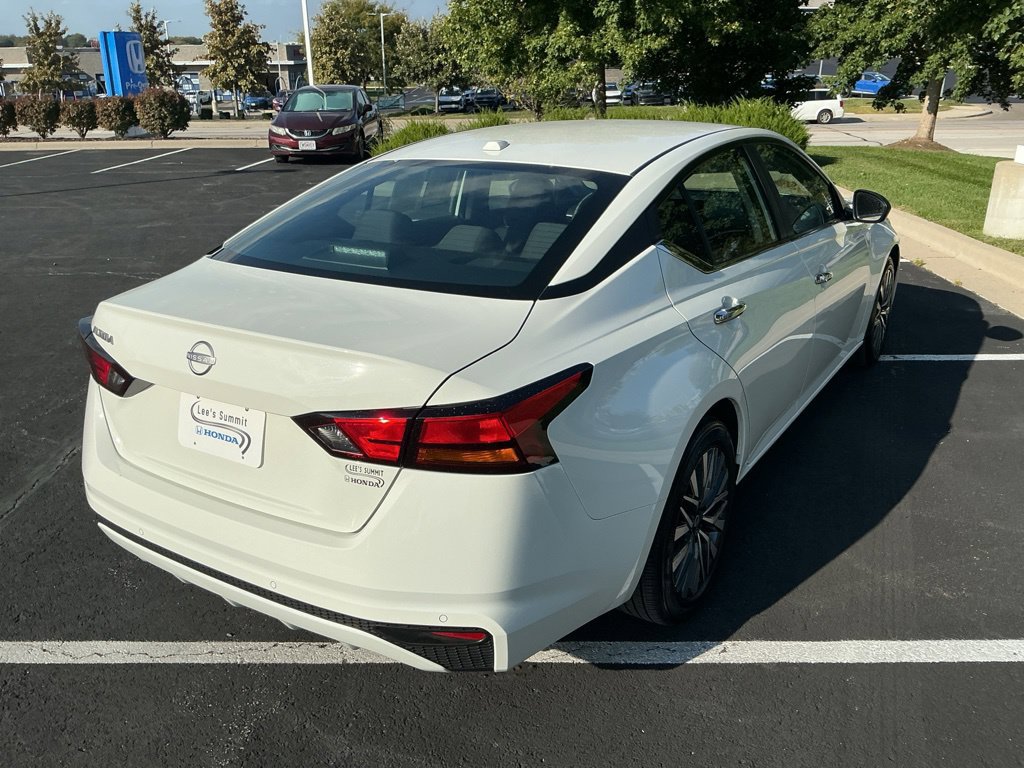 Used 2025 Nissan Altima 2.5 SV FWD image 11
