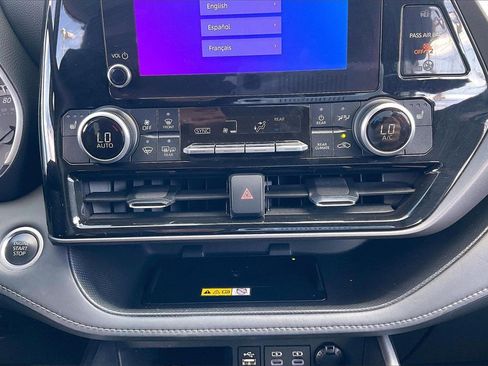 Used 2024 Toyota Highlander XLE image 31