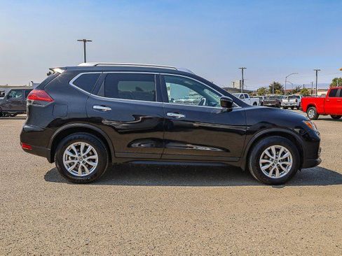 Used 2018 Nissan Rogue SV image 3