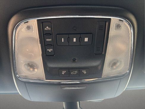 Used 2021 Jeep Grand Cherokee Limited image 17