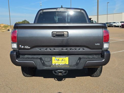 Used 2022 Toyota Tacoma TRD Off-Road image 7