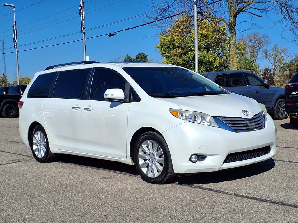 Used 2014 Toyota Sienna Limited w/ Limited Premium Package FWD image 3
