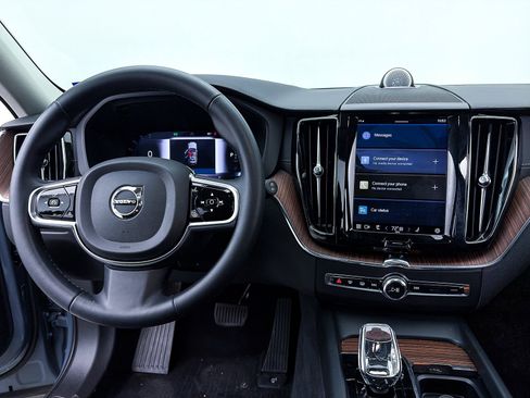 Used 2023 Volvo XC60 B6 Ultimate w/ Protection Package Premier image 7