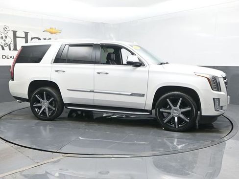 Used 2017 Cadillac Escalade Premium Luxury image 50