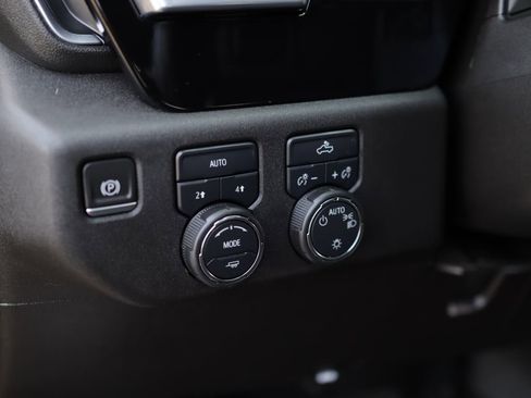 Used 2022 Chevrolet Silverado 1500 LT image 10