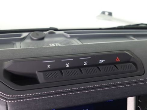 New 2025 Ford Bronco Outer Banks w/ Sasquatch Package image 39