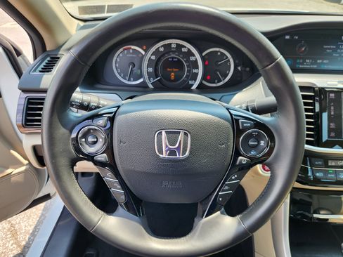 Used 2017 Honda Accord Touring image 9