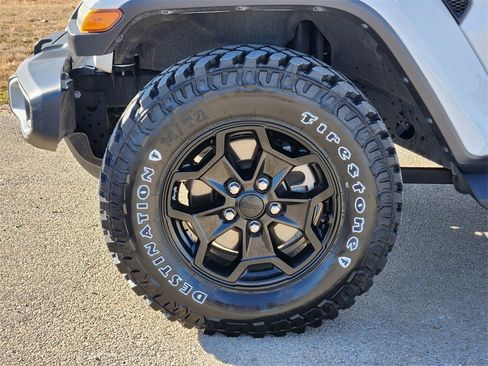 Used 2021 Jeep Gladiator Sport image 10