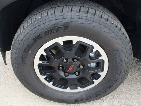 Certified 2025 Toyota 4Runner TRD Off-Road Premium w/ Tow Technology Package image 25