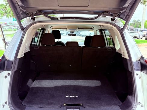 Used 2024 Nissan Rogue SV AWD/4WD image 27