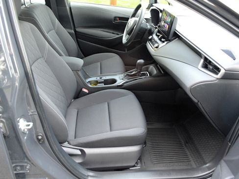 Used 2024 Toyota Corolla LE w/ LE Convenience Package image 17