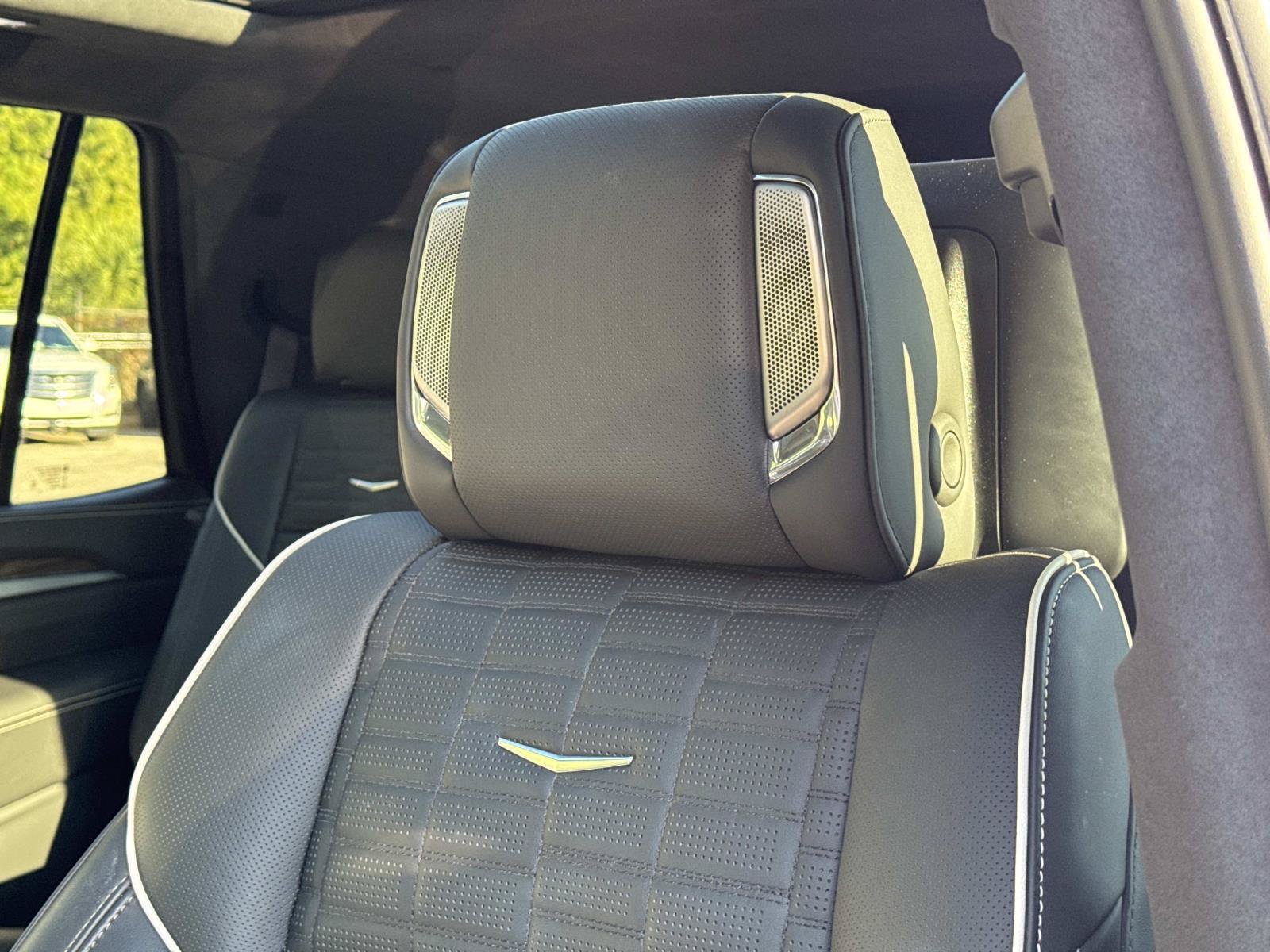 Used 2026 Cadillac Escalade Platinum Luxury w/ LPO, Floor Liner Package AWD/4WD image 13