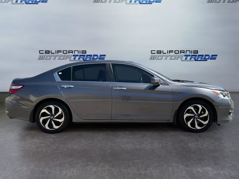 Used 2017 Honda Accord EX image 4