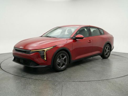 Used 2025 Kia K4 FWD image 3