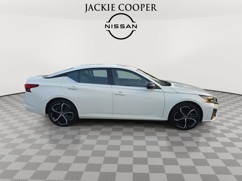 Used 2025 Nissan Altima 2.5 SR FWD image 4