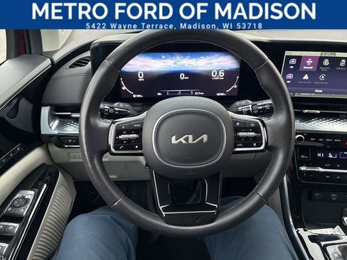 Used 2024 Kia Carnival SX Prestige image 27