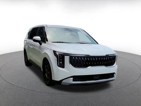 Used 2026 Kia Carnival FWD image 2