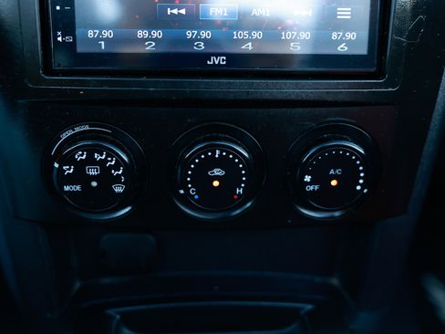 Used 2006 MAZDA MX-5 Miata Sport image 24