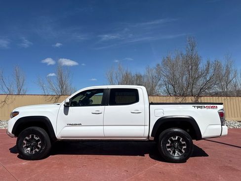 Used 2022 Toyota Tacoma TRD Off-Road w/ Technology Package image 4