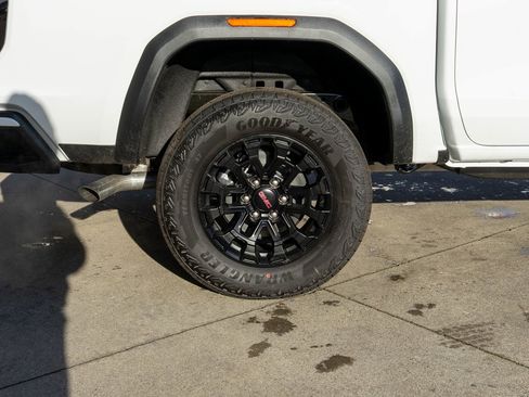 New 2026 GMC Canyon Elevation w/ Convenience Package image 31