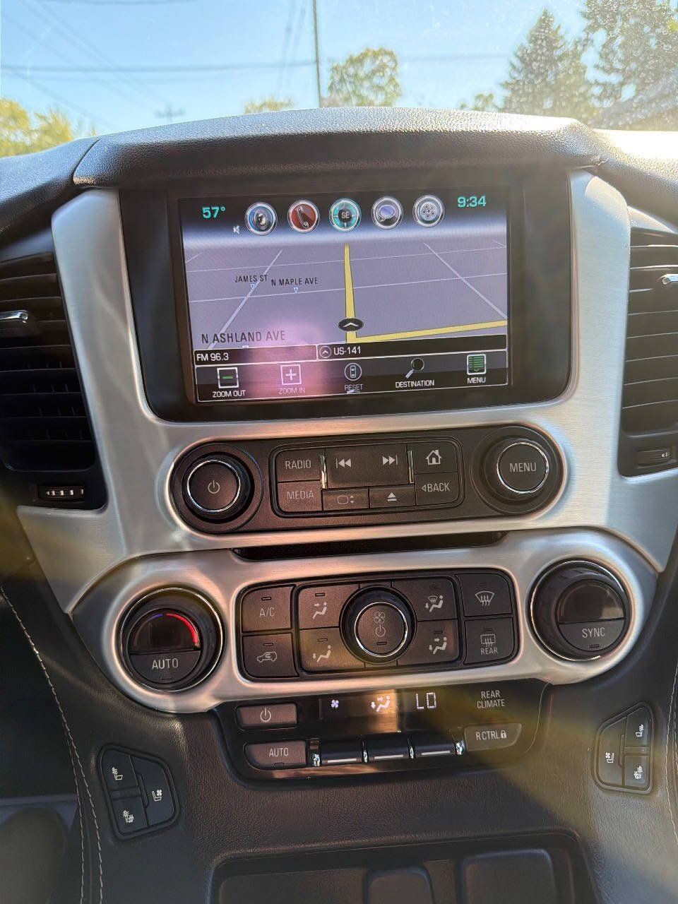 Used 2018 GMC Yukon XL SLT AWD/4WD image 32