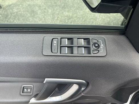 Used 2017 Land Rover Discovery Sport HSE AWD/4WD image 28
