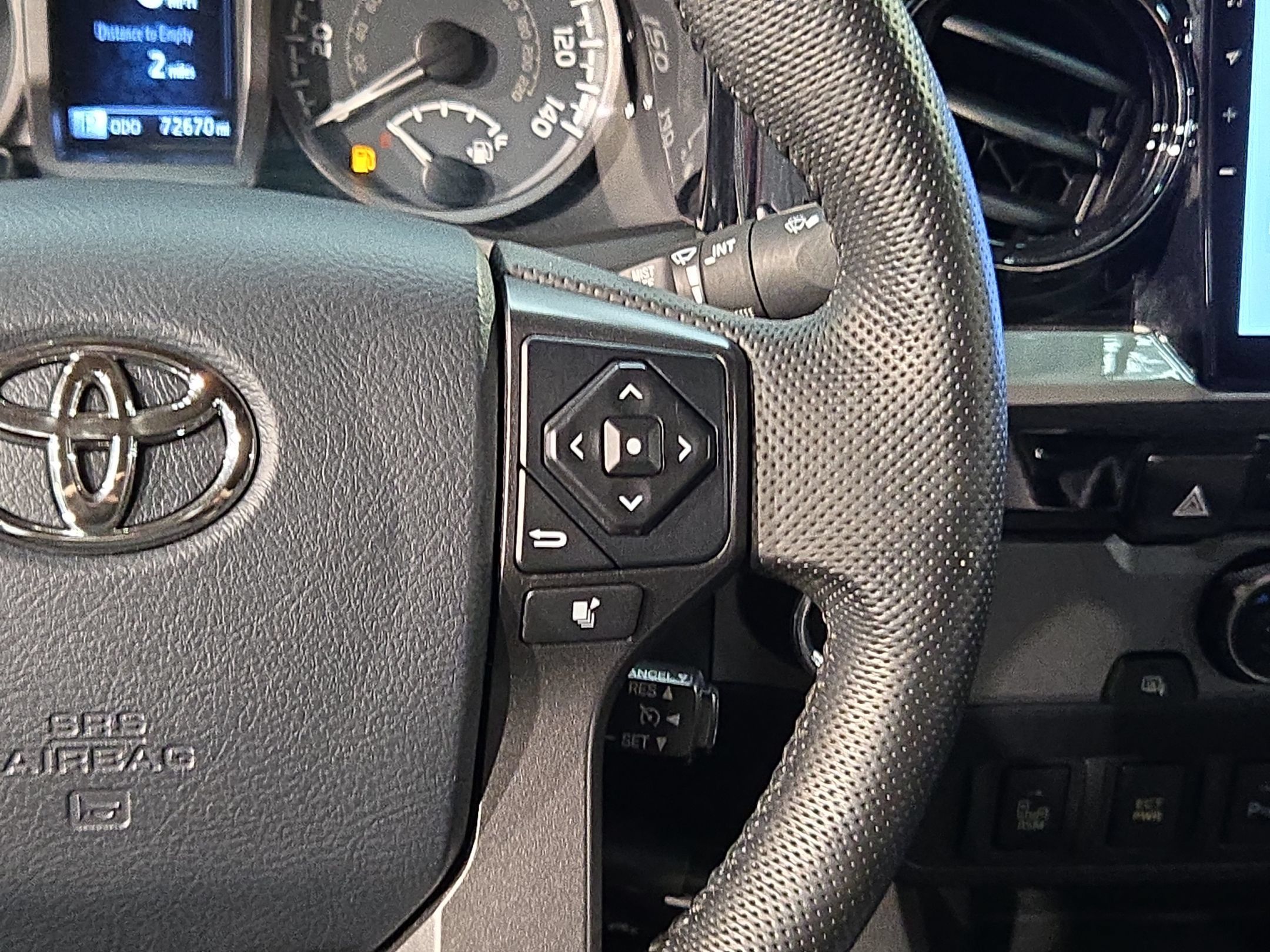 Used 2016 Toyota Tacoma TRD Off-Road w/ Premium & Technology Package RWD image 29