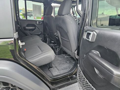 Used 2018 Jeep Wrangler Unlimited Sport S AWD/4WD image 22