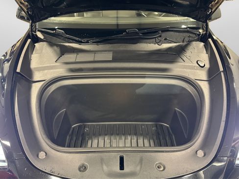 Used 2020 Tesla Model Y Long Range image 11