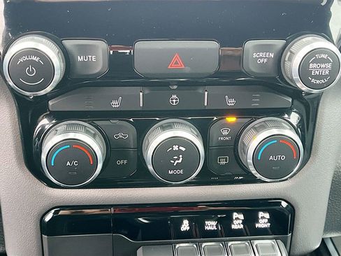 Used 2024 RAM 1500 Big Horn image 16