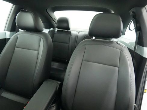 Used 2018 Volkswagen Beetle 2.0T SE FWD image 14