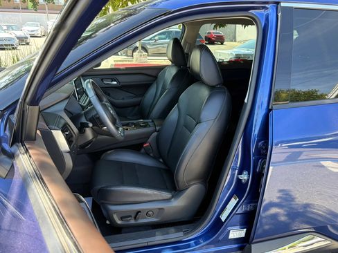 Used 2023 Nissan Rogue SL AWD/4WD image 10