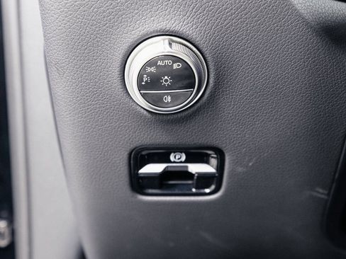 Used 2025 Mercedes-Benz GLC 63 AMG S image 10