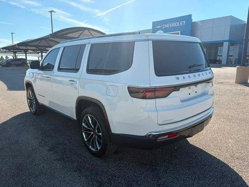 Used 2022 Jeep Wagoneer Series III w/ Premium Group I AWD/4WD image 7
