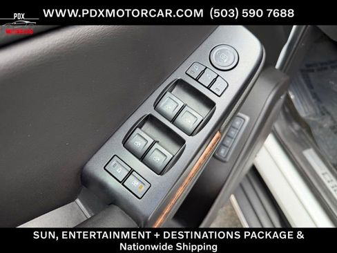 Used 2018 Chevrolet Suburban Premier AWD/4WD image 24
