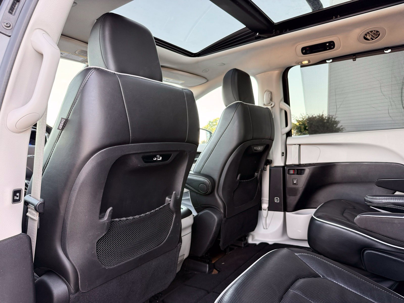 Used 2022 Chrysler Pacifica Limited FWD image 21